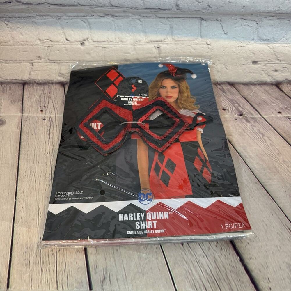 DC Comics Harley Quinn Halloween Costume Shirt and Mask